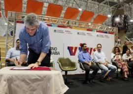 14_08_15-ricardo-assina-pacto-social-da-juventude_foto-francisco-franca-3-270x191.jpg