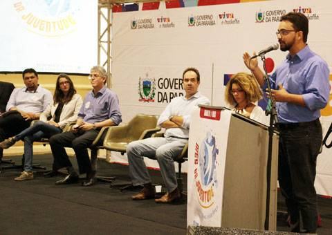 14_08_15-ricardo-assina-pacto-social-da-juventude_foto-francisco-franca-6.jpg